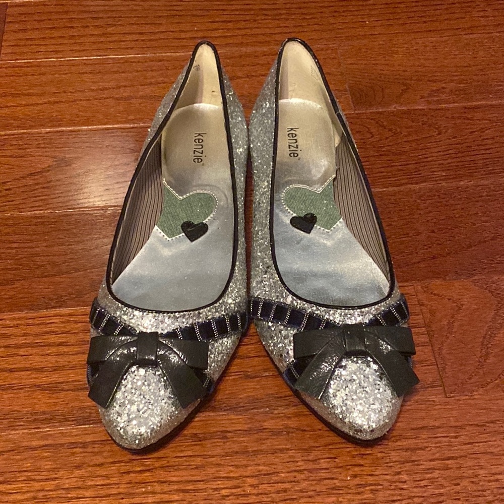 Kenzie: Size 10: Silver Sparkle Bow Flat